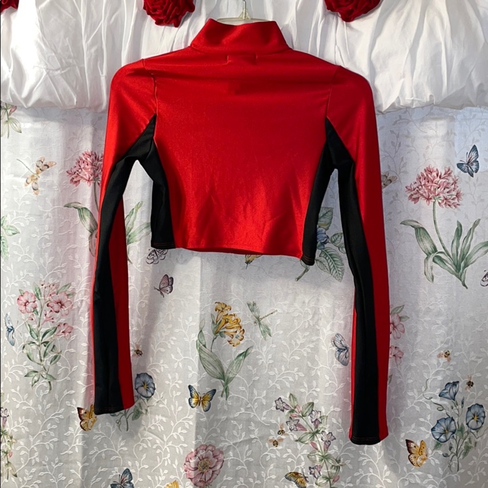 Sorella Cropped Top - Picture 3 of 3